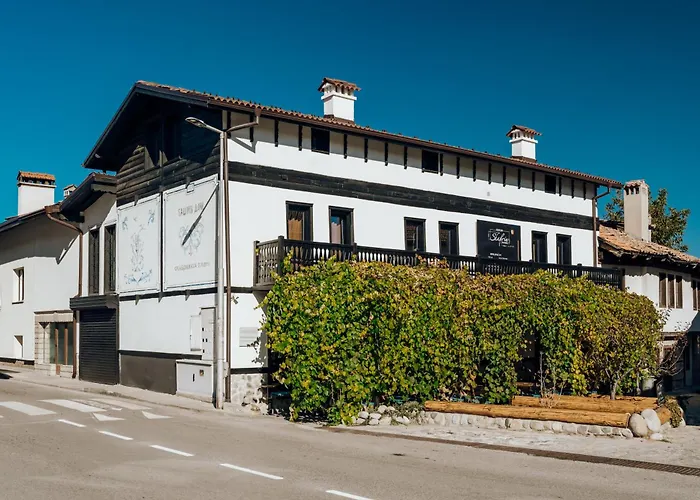 Bashtin Dom - Skabrin House Gæstehus